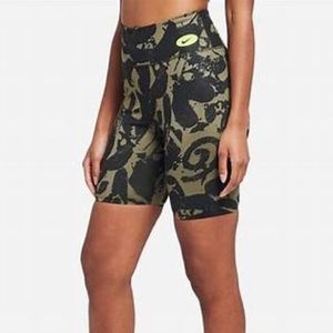 Nike One Luxe Icon Clash
Women's NWT Mid-Rise Training
Bike Shorts - Black Large